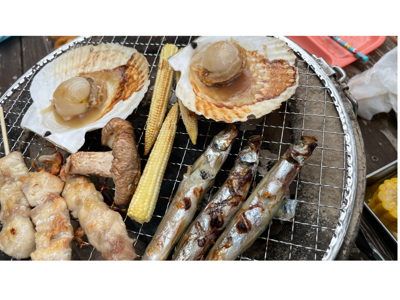 好きなものを炭で焼いて、みんなで食べる。それだけなのになんて贅沢に感じる。