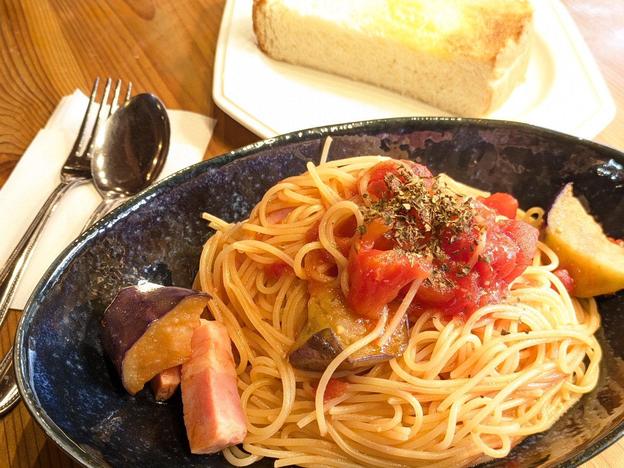 ݂̃JtFŔt[hhNpӂĂ܂