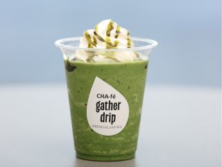 大人気の抹茶スムージーです♪他にも季節限定のスムージをお選び頂けます。