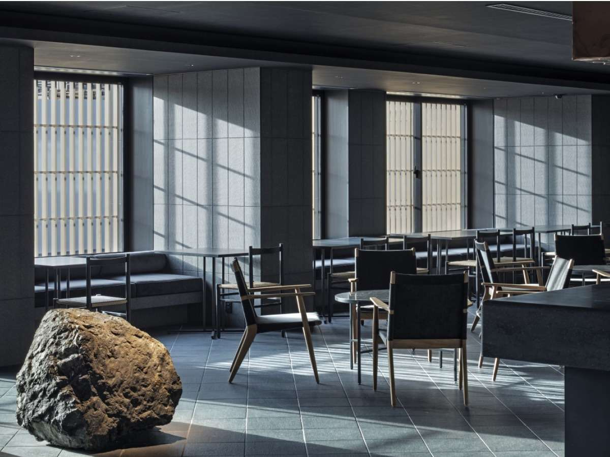 H̓zeucafe&bar okuvłB