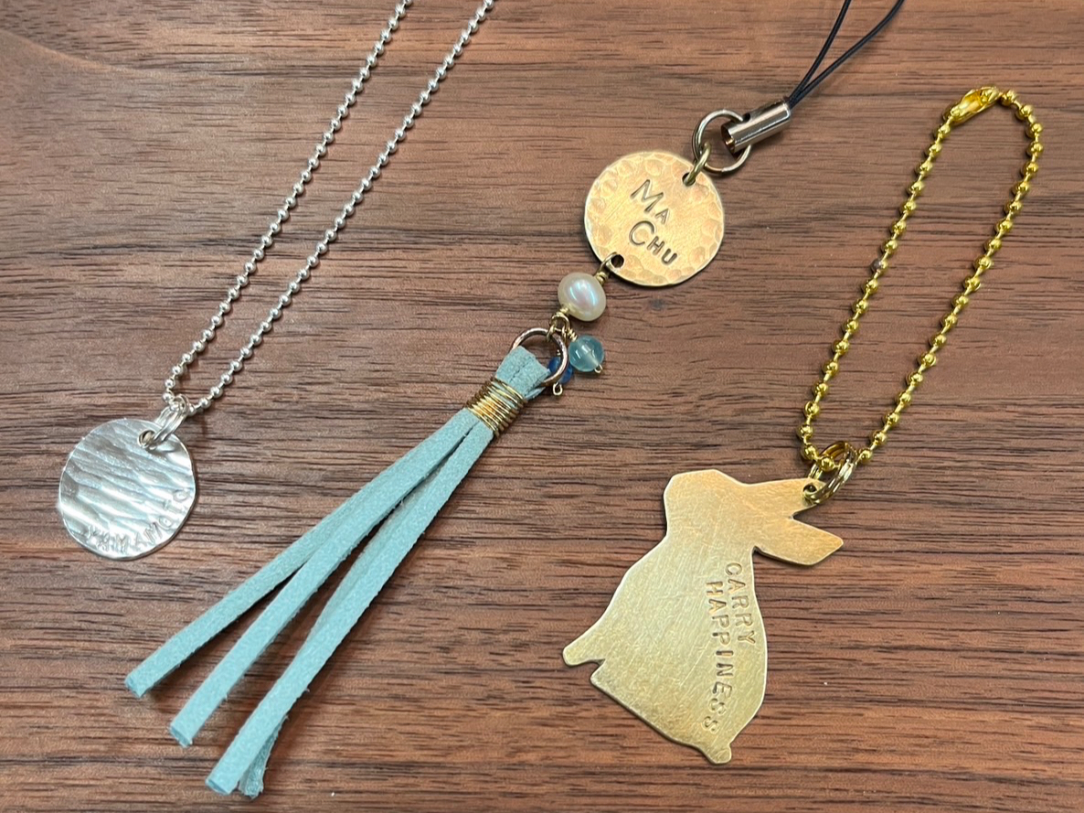 �^�J�ƁA��̔����H���܂��B���D���Ȍ`�ɐ؂�Ƃ��납��n�߂܂��I