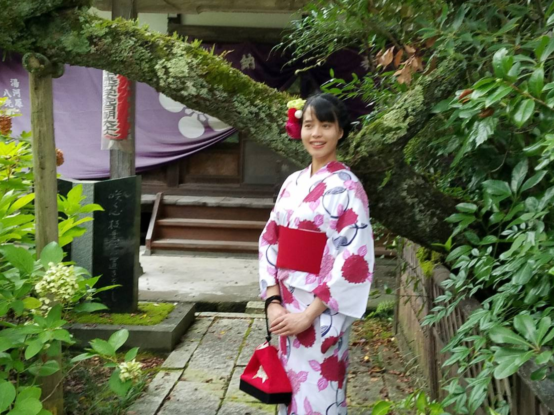 ���߂̃R�[�f�B�l�[�g�͑тŕς���Ă����܂��B���z�Ԃ̉Ԃ̑O�Ŏ��z�ԕ��̒����ŎB�e���܂����B