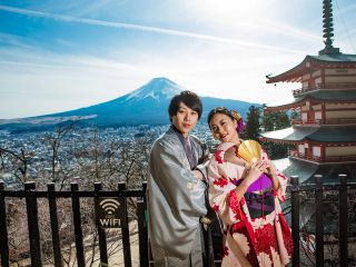 今は定番の撮影場所になった新倉山忠霊塔・・・天気が最高だと富士山を背景に撮影ができる撮影場所です。新しく階段も整備され多くのカメラマンが富士山撮影をしていま・・