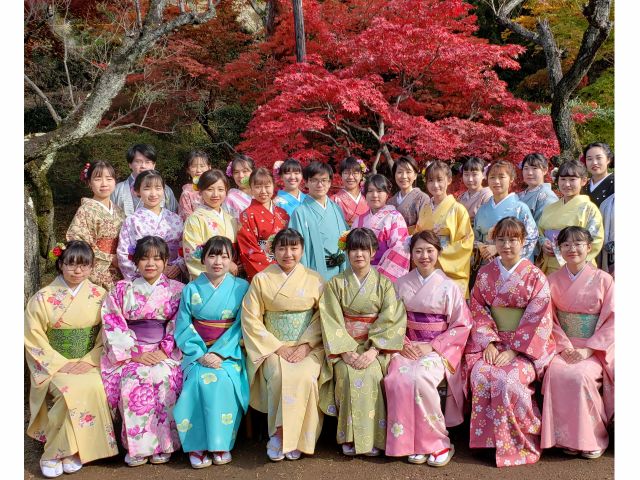 10名以上で無料出張着付けサービスも受付ております。団体予約の場合はご予約日より 1週間前までご予約をお願いしております。