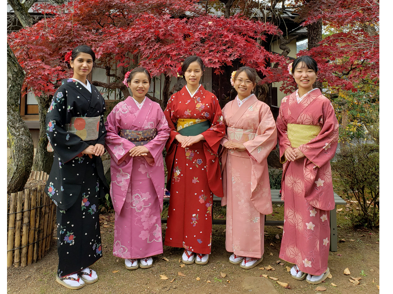 2時間30コースの体験での着付け時間は1名わずか5分で着付けが完了できます。短時間で着物体験と散策・撮影を楽しみたいお客様におススメのプランです