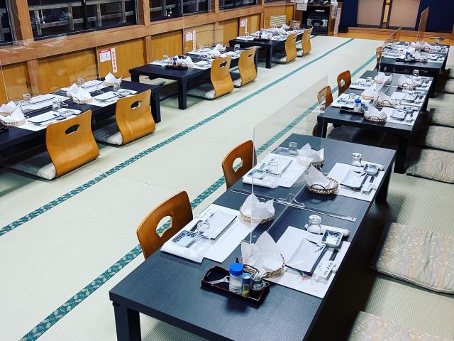 ゆったりした船内