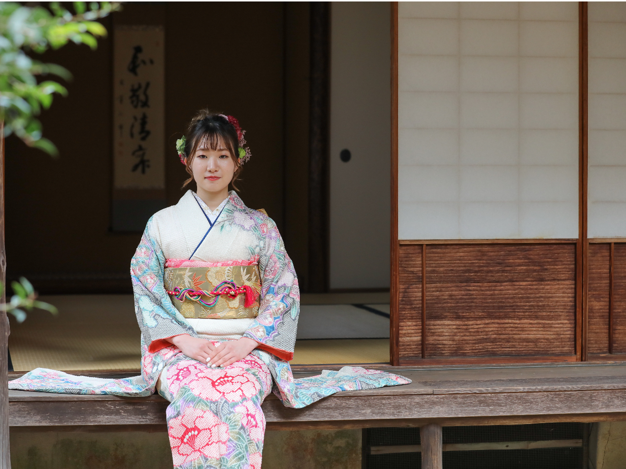 ★★★振袖着付け★★★ お着付けにご自宅まで伺います。人数もお一人様のお着付けから大人数のお着付けまで着物に応じてお着付けができます。