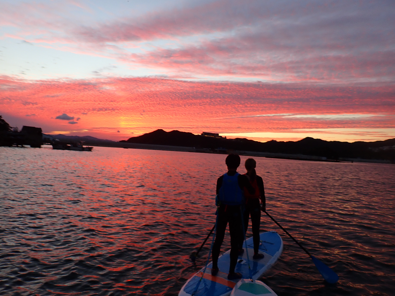 真っ赤な夕暮れも見れるかも?!SNS映えの写真をガイドがお撮りします。