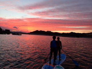 真っ赤な夕暮れも見れるかも?!SNS映えの写真をガイドがお撮りします。