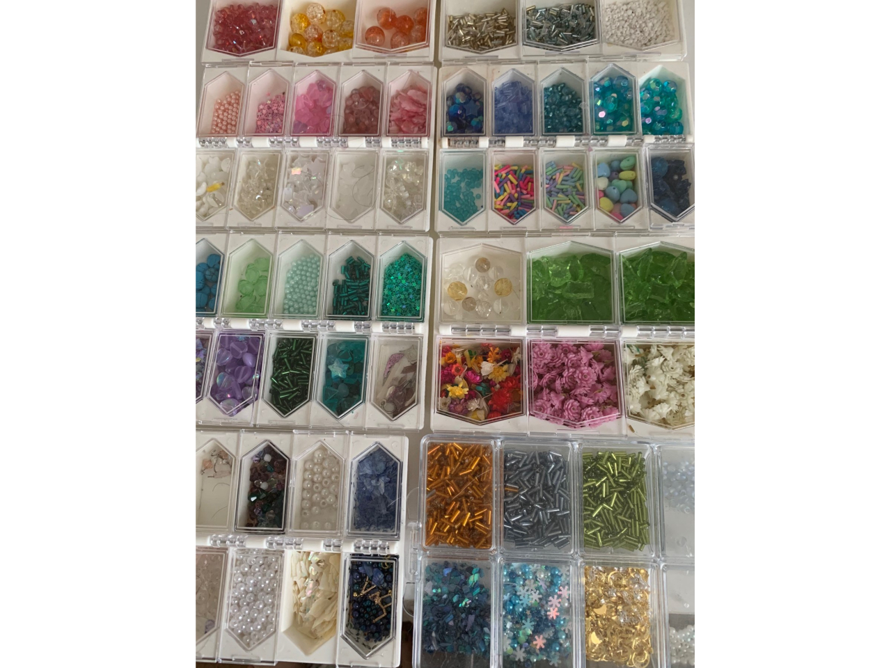 ��������̃I�u�W�F�����p�ӂ��Ă��܂��B���Ȃ��̃Z���X�Ŏ��R�ɑI��ŁA���E�ł�����̂��C�ɓ��薜�؋�������Ă��������B