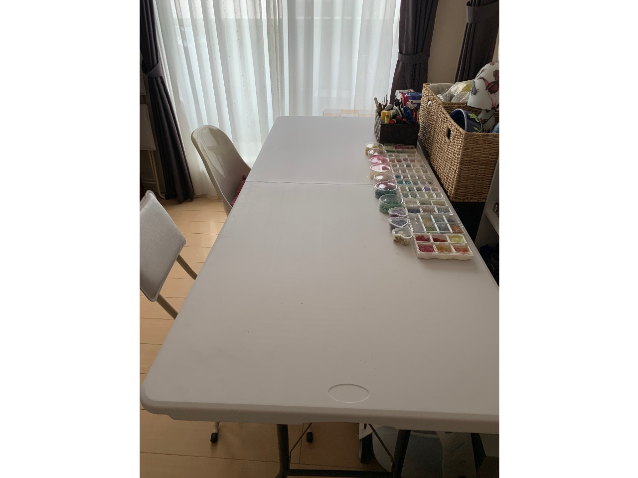 �����ɂ͑傫�ȃf�X�N�����p�ӂ��Ă��܂��B�@�@��������Ƃ��Ă��������܂��B