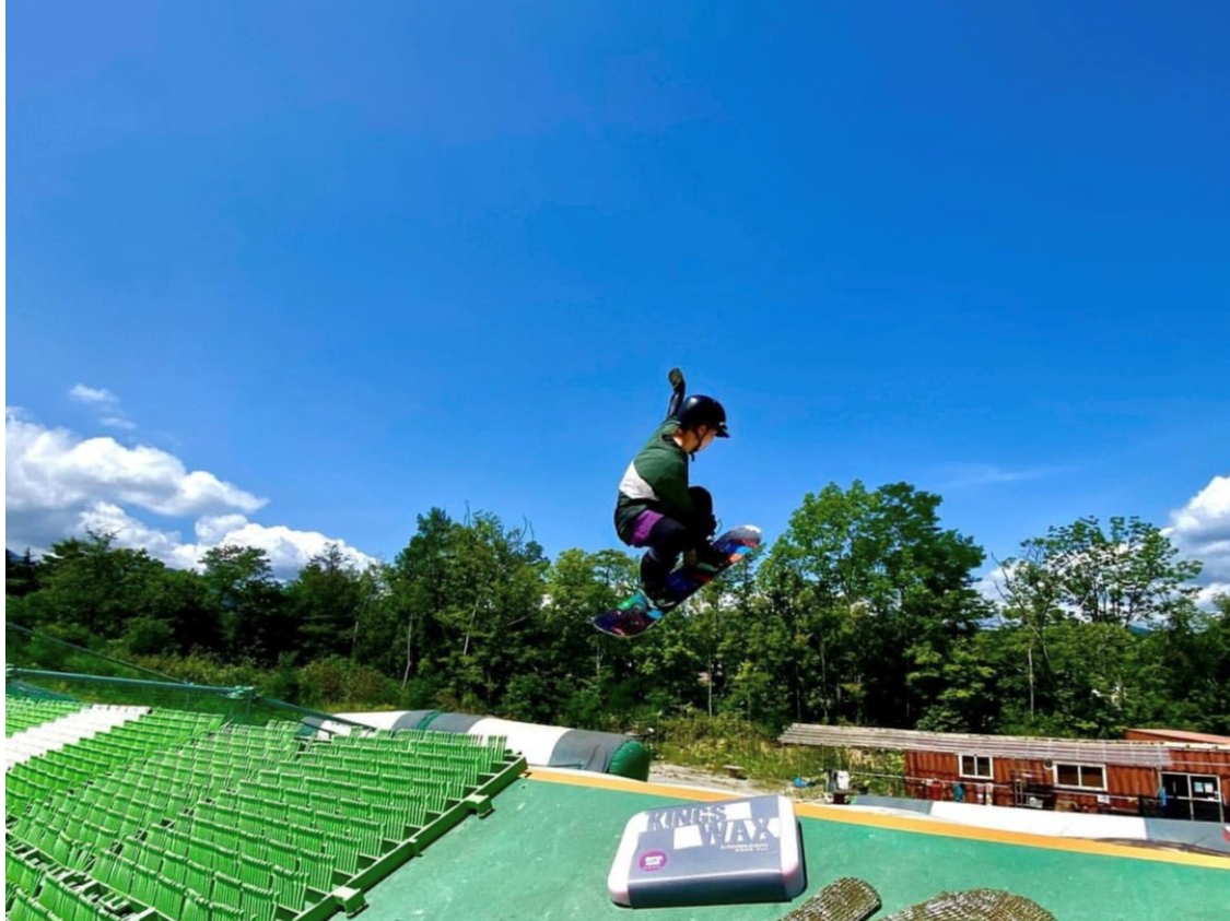 大空に向かってジャンプ!