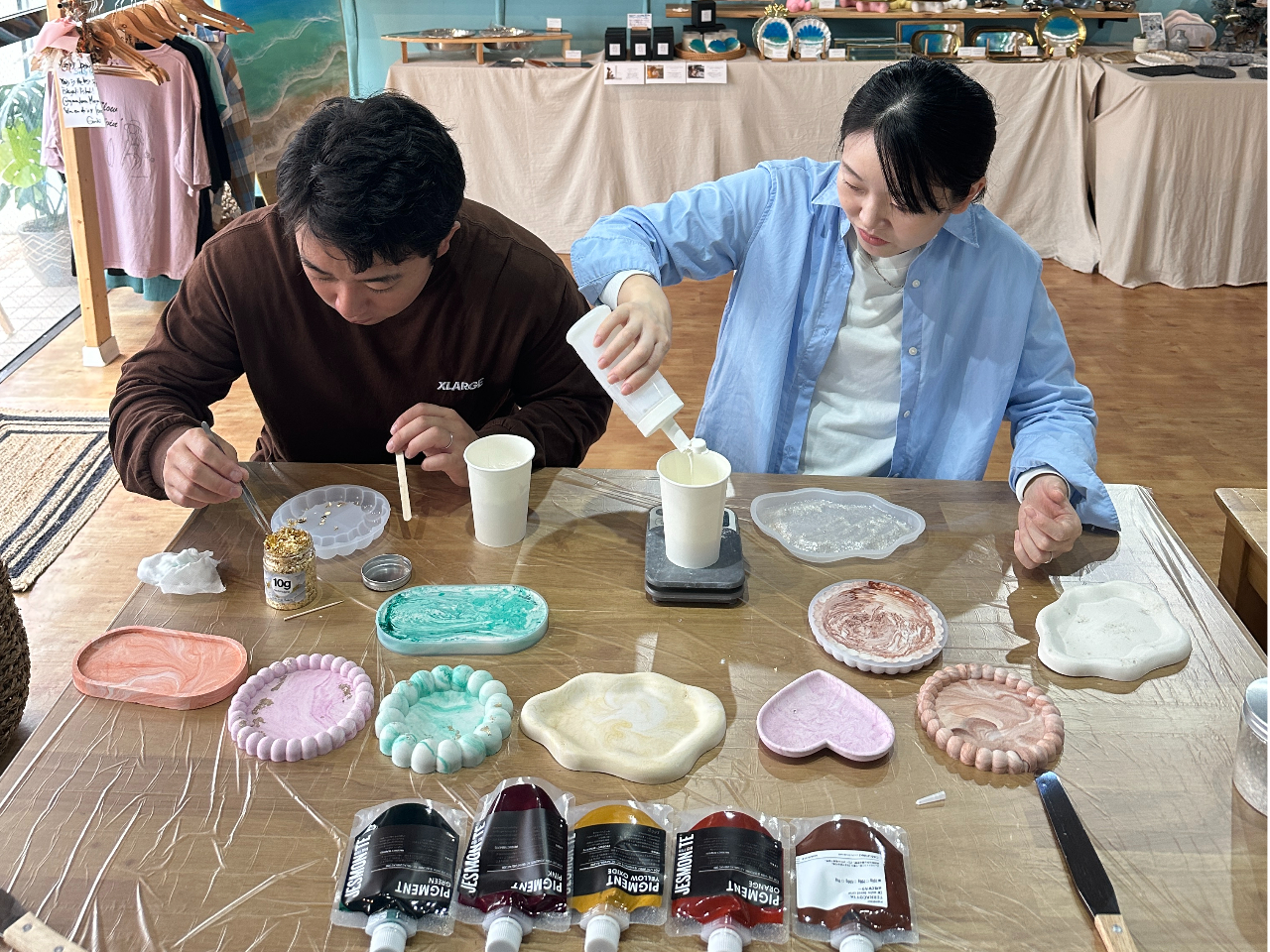 お好きな型とカラーをお一人につき2つずつ選んで制作します。