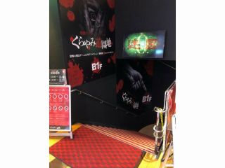 階段を降りていくとあります!