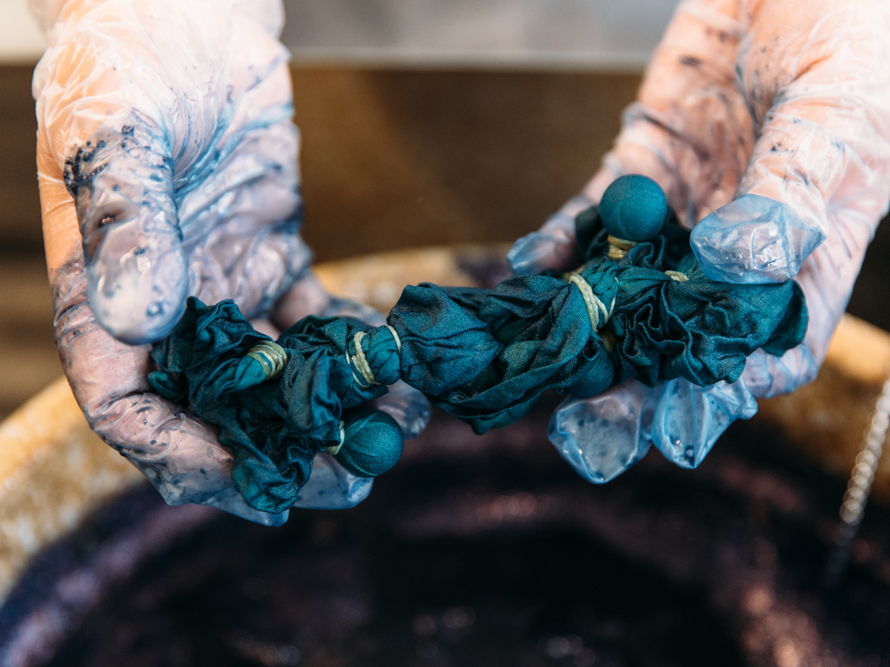 ��C�ɐG��Ď_�����邱�Ƃŏ������F�����F�ɕω����Ă����܂��B