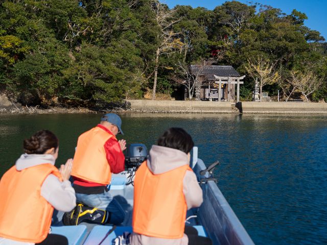 大漁と安全を願い、海の神様へご挨拶を忘れずに.....
