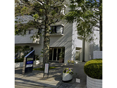 教室のマンション入り口です。奥へ進んだ左側が教室です。