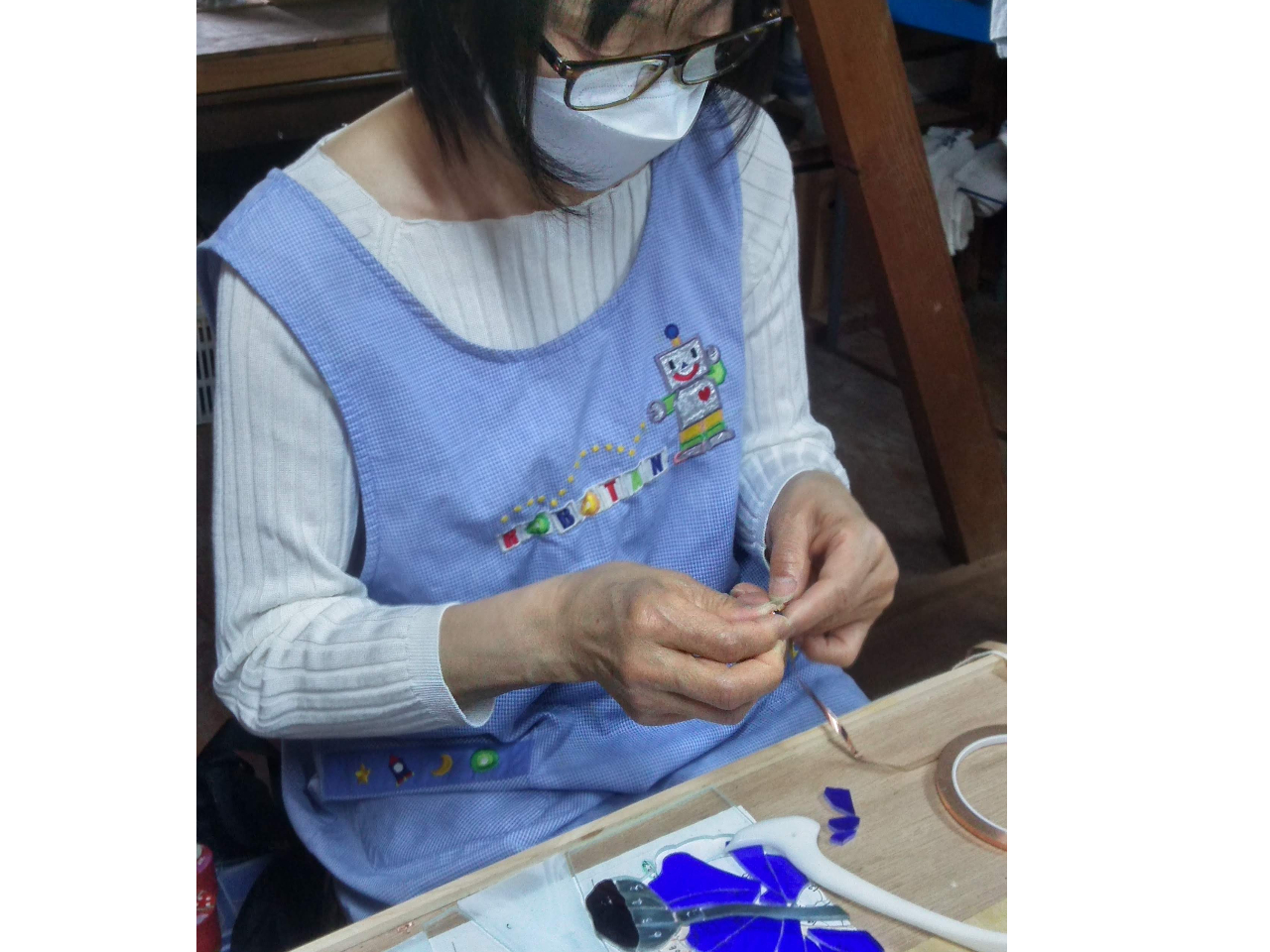 �S�ẴK���X�ɓ����̃e�[�v�������܂��B