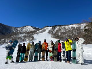 みんなでワイワイ楽しく上達!苦手だったターンや技も秘密の練習やコツをコッソリ伝授!非常に満足度の高いコースでリピーターからも大絶賛です!