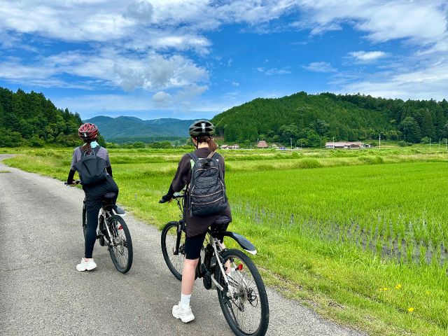 空の青と山や田んぼの緑…走っていると全てが絵になる景色が広がってます。あなたのツアーではどのような美しい景色が広がっているのでしょう…