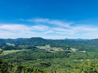 大朝の絶景スポット、加計山山頂からの眺め。E-BIKEで辿り着いた時の達成感は格別です。