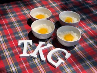 この秋収穫した新米と、平飼い養鶏場の産みたて卵でT.K.G。これぞ究極絶品の卵かけご飯