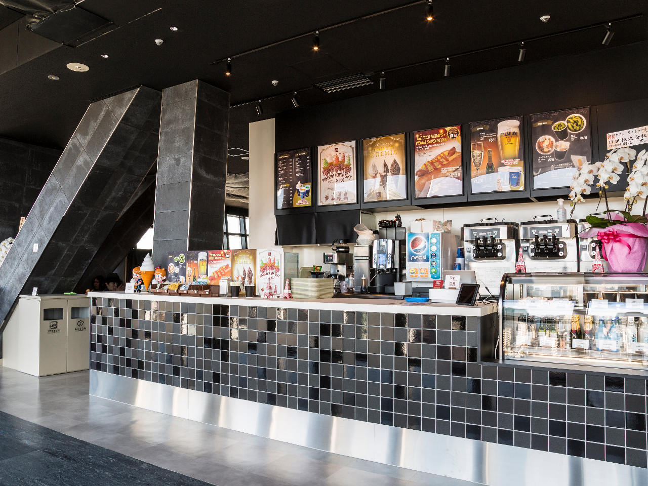 yJtF EgD[zh̎R̒ōAe҂\[Z[W̃zbghbOA㖡y߂^[\tgN[Ȃǂy݂܂