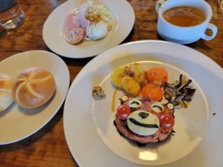 くまモン型のソーセージ