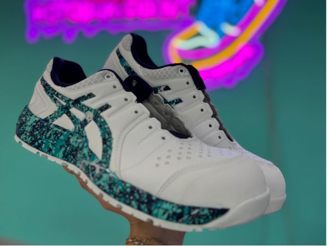 安全靴もカッコよくスプラッシュ