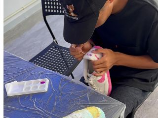 好きなスニーカーにデザインするのもオススメ♪