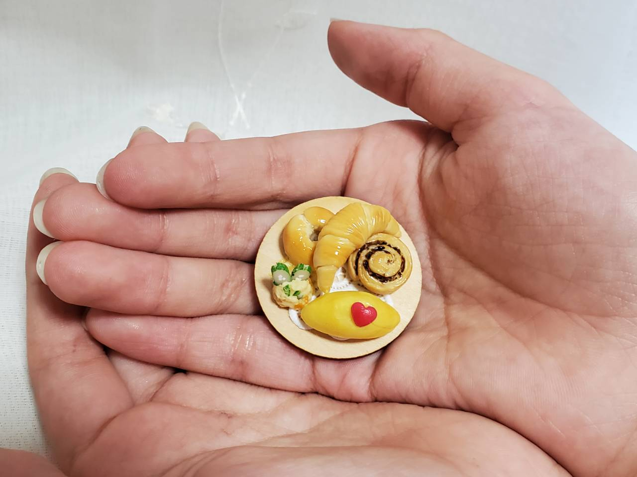 手のひらサイズの粘土で作るパンプレート☆お好きなパンを3つ選んでお作り頂けます。(お時間が余ればパンを追加でお作り頂けます)