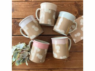 マグカップとプレートにお好きな転写紙を貼り付けてオリジナルの食器が作れます♪