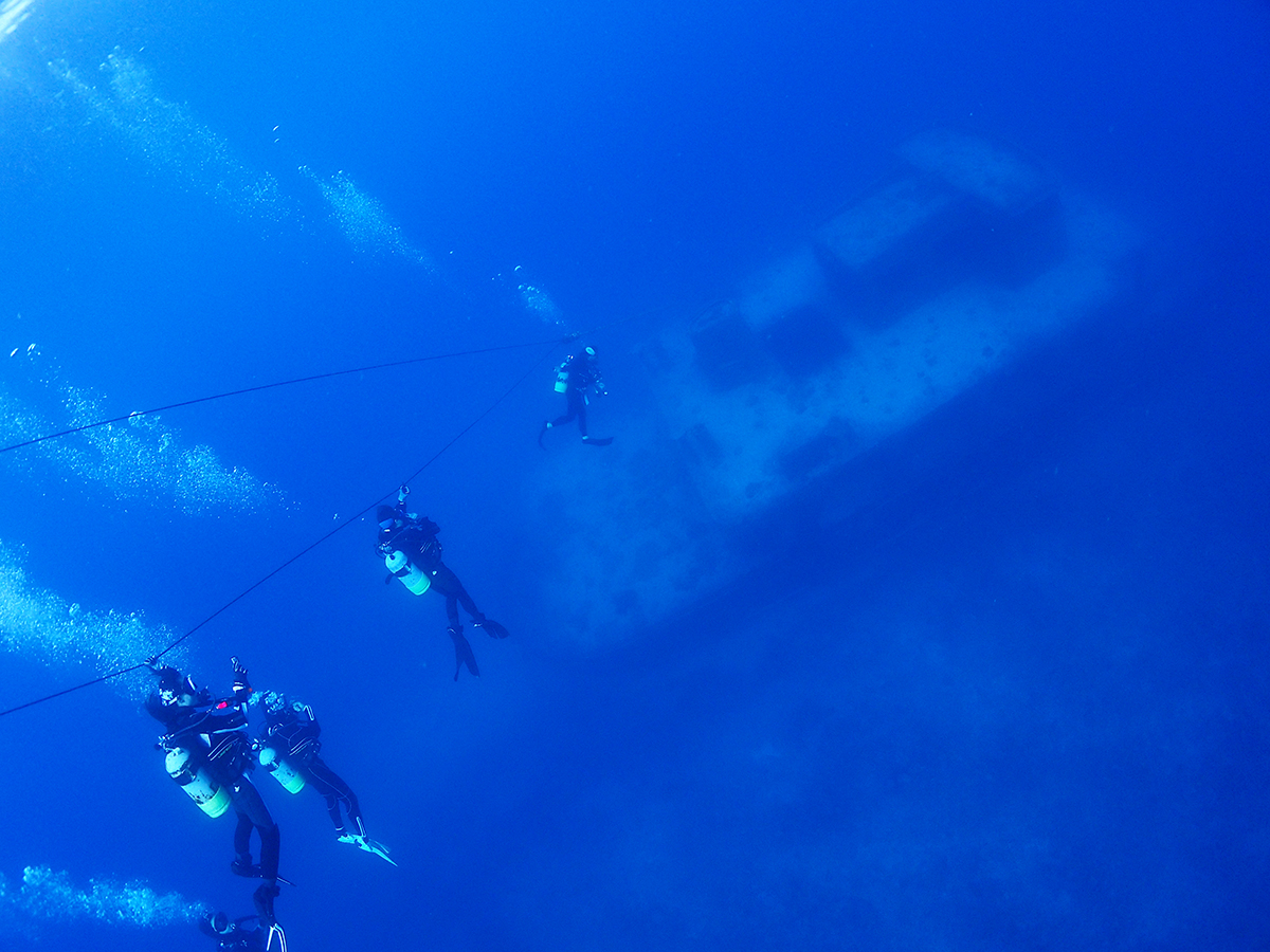 沈船ダイビング