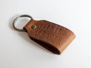 革のキーリング。イタリア産のオイルレザーを使用。経年変化を楽しめる革です。