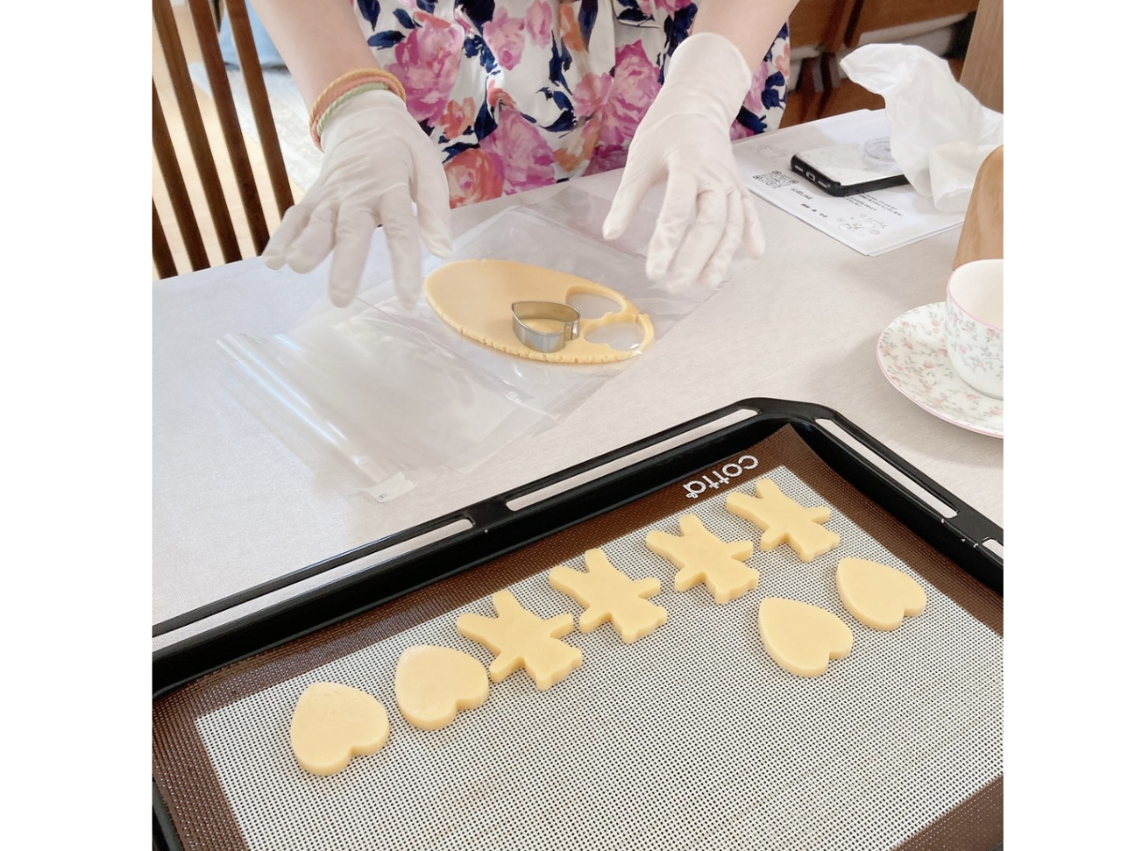 2��ނ̃N�b�L�[�^���g�p���Č^�������Ă��������܂��B