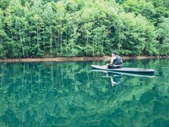 鏡のような水面で水上歩行を楽しもう!