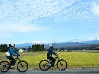 E-BIKE(電動アシスト付き自転車)レンタルで自然豊かな立山の町を走り抜けよう♪