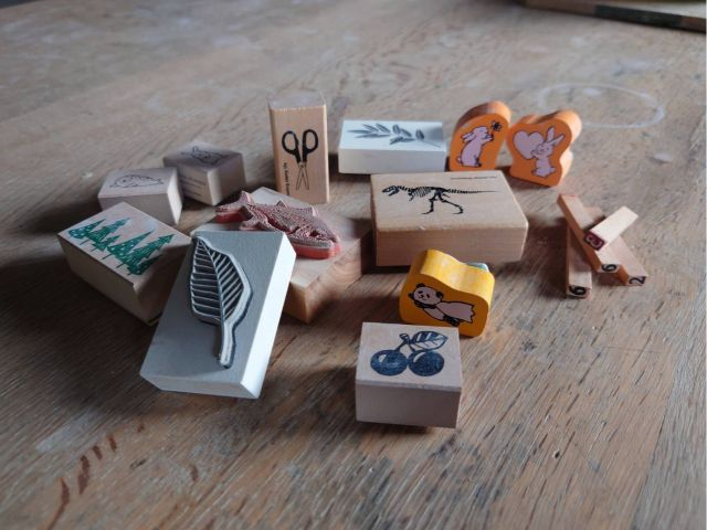 お皿の側面には好きなスタンプを押すことができます!小さなお子様にも人気です♪