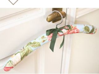 カーテンから小物類、タッセル等、ご自分で作るインテリア教室のTrinityです。こちらは手作りハンガー体験の作品例になります。