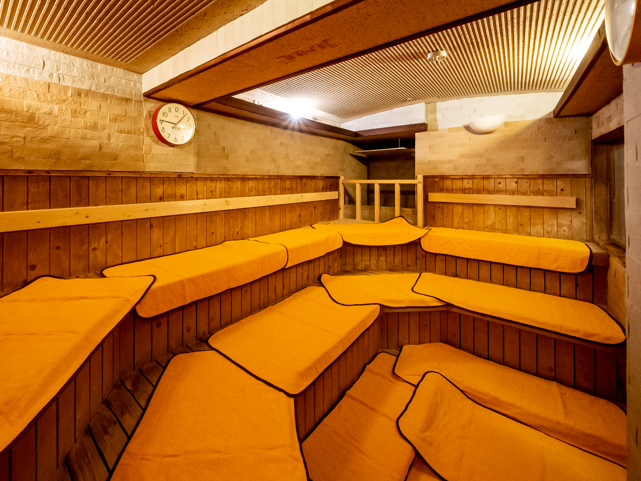 男子高温サウナ