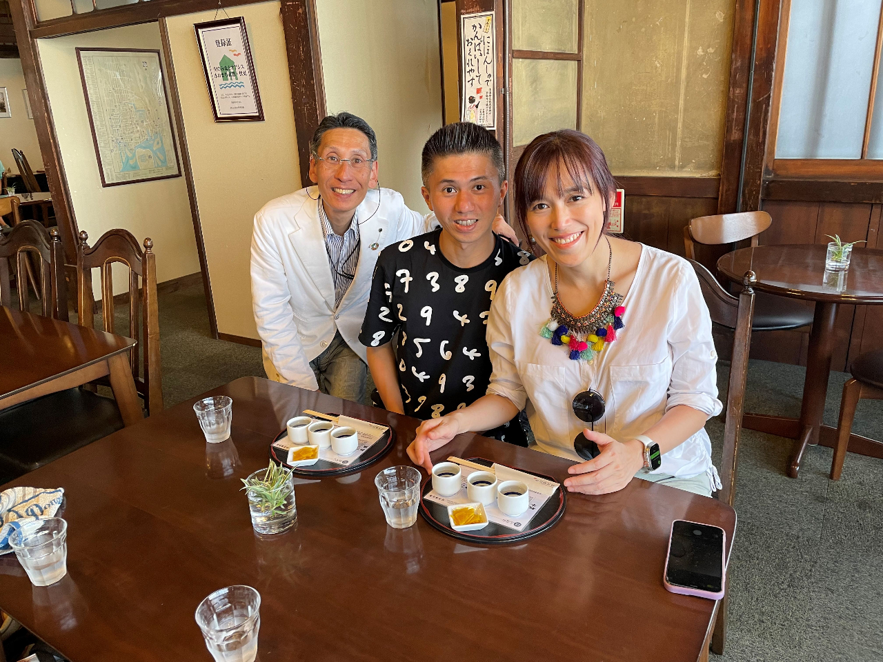 伏見夢百衆での付き出しセットと3種の本格日本酒飲み比べセットは大好評です。