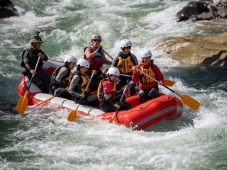 みんなで楽しむなら、ラフティング!