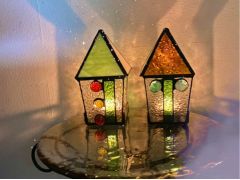 新作です。体験ハウスの中にオリジナルキャンドルを灯しての灯りです。アトリエで購入出来ます