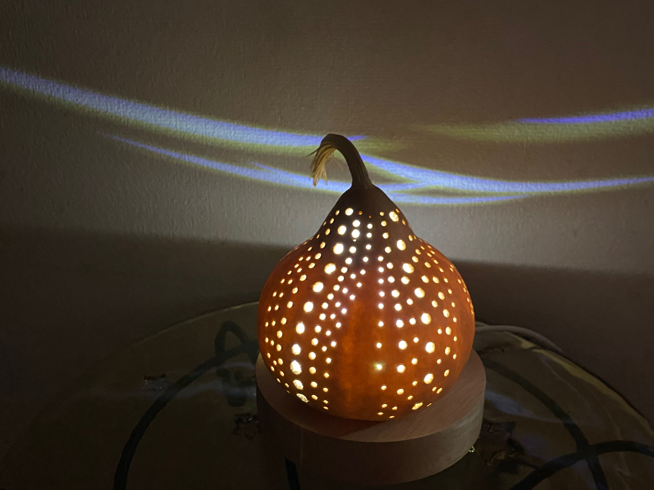 草間彌生さん風デザインがお洒落ですね。