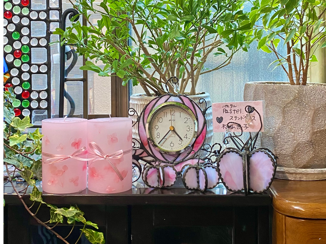 オリジナルボタニカルキャンドルです。別途にてAroma入れられます。こちらはサクラのAromaです。清楚なイメージでキャンドルをグラデーションしてます。