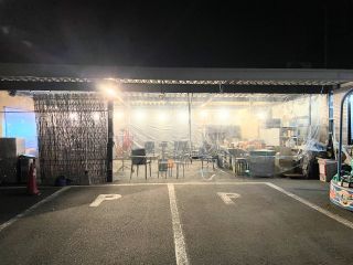 屋外ガレージで最高に自由なパーティーを!