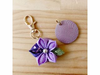 つまみ細工とは。江戸時代 古着の切れ端を使って くす玉のかんざし を作ったのが はじまりで、東京都の伝統工芸に指定されています