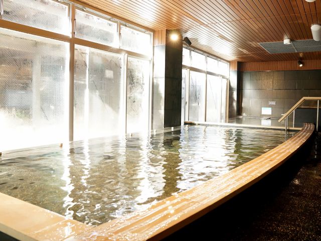 内湯:関節リウマチ、変形関節症、腰痛、五十肩の症状改善に。また冷え性、ストレスによる心の不安定にも癒しを与えます。