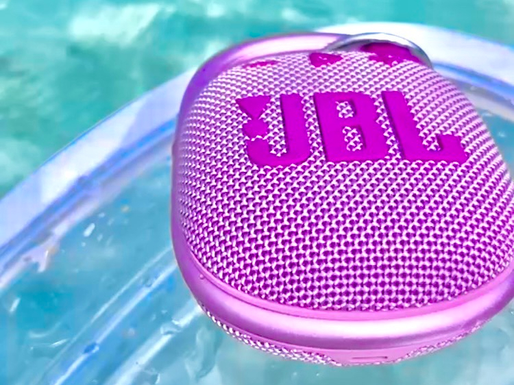 ��JBL�̖h���X�s�[�J�[�����݂��o�������N���A�r�t�o�ɏ��Ȃ����D���ȋȂ𒮂��ō���chill�^�C�����I�I