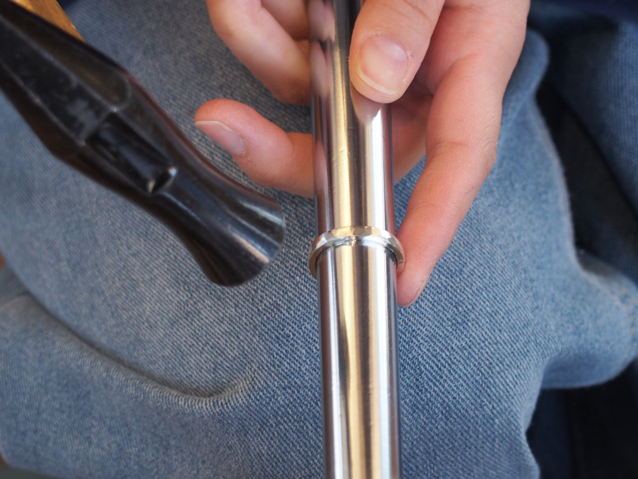 リングの模様(テクスチャー)をつける様子(鍛造リング)。初めてでも失敗無いようフォローします。